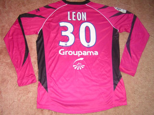 LEON Donovan 2011-2012 rose AUXERRE arri__re.JPG