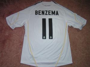 BENZEMA Karim 2009-2010 maillot port__ le 10-04-10 face au Bar__a  Arri__re.JPG