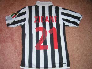 ZIDANE Zinedine port__ avec la JUVENTUS DE TURIN  - Arri__re.JPG