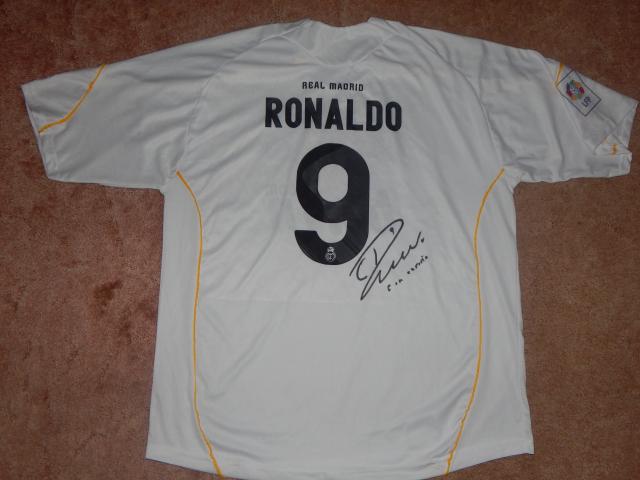 RONALDO Cristiano R__al MADRID maillot sign__ Arri__re.JPG